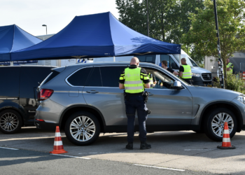 Grootschalige controleactie op parkeerplaats A2 bij Bruchem