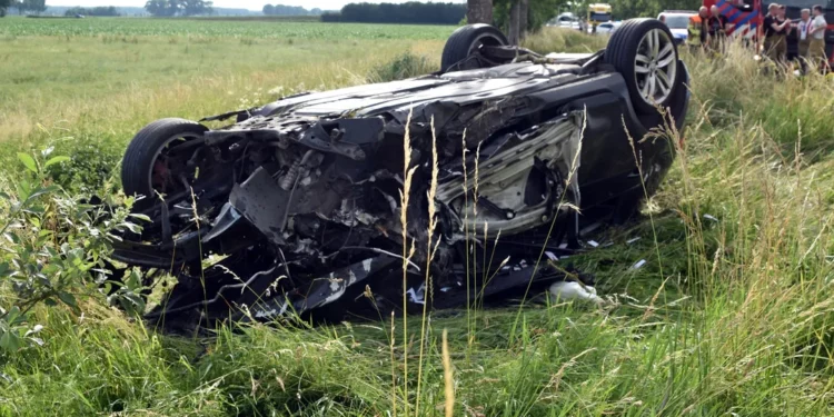 Bestuurder zwaargewond na ernstig ongeval op N267 bij Veen