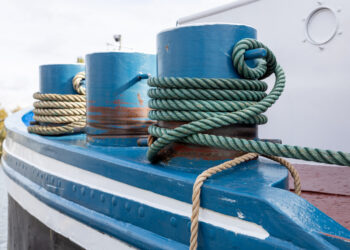 Maritiem gezant bezoekt Werkendam en ontvangt brochure over havenuitbreiding