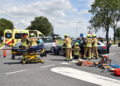 Twee bestuursters bekneld na frontale botsing in Bruchem