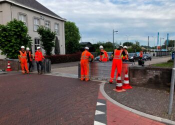 Waterschap oefent afsluiten van coupures in Zaltbommel