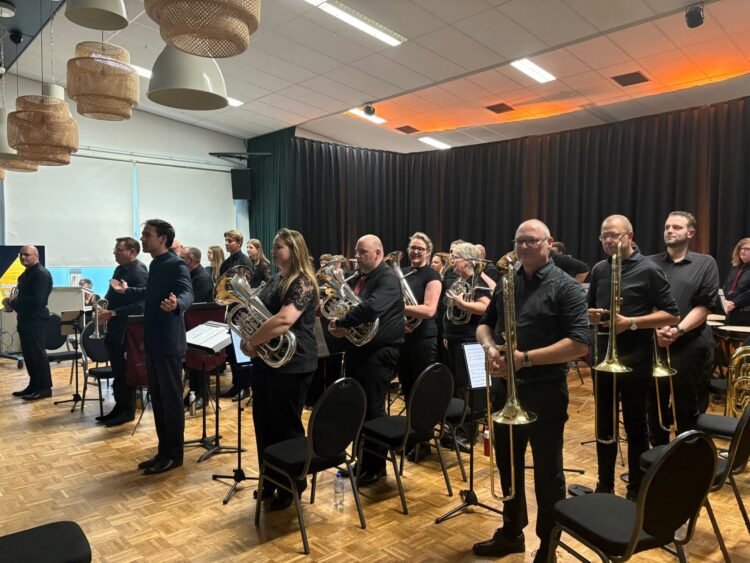 Volle zaal geniet van Three Times Brass in Woudrichem