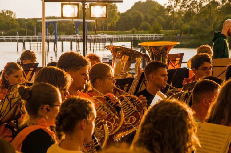 ZomerOrkest Nederland geeft gratis openluchtconcert op Waalkade in Zaltbommel