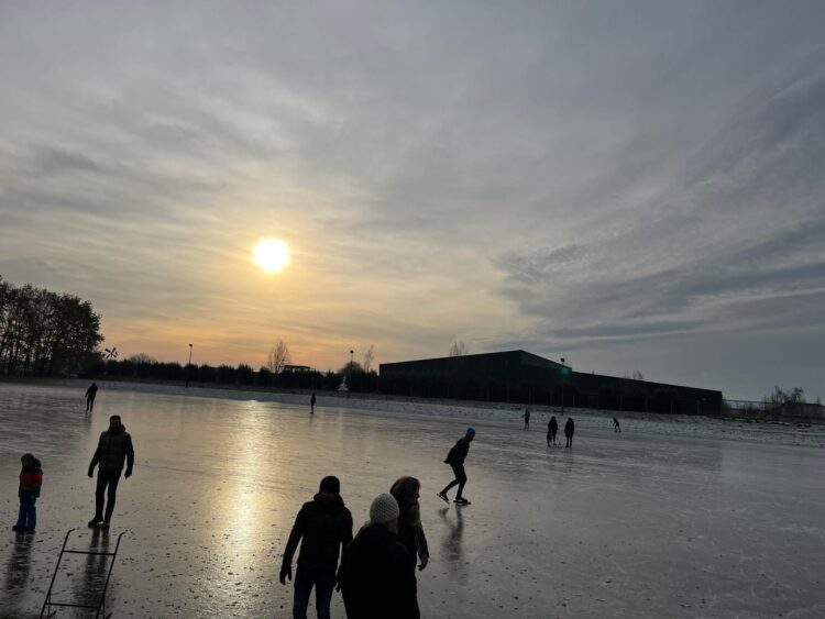 Nieuw bestuur neemt stokje over van ijsclub in Andel