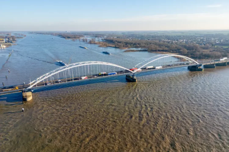 Forum voor Democratie stelt vragen over vrachtverbod op Merwedebrug
