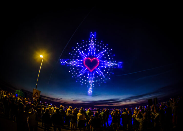 [Fotoserie] Honderden bezoekers genieten van indrukwekkende droneshow tijdens Havendagen Werkendam
