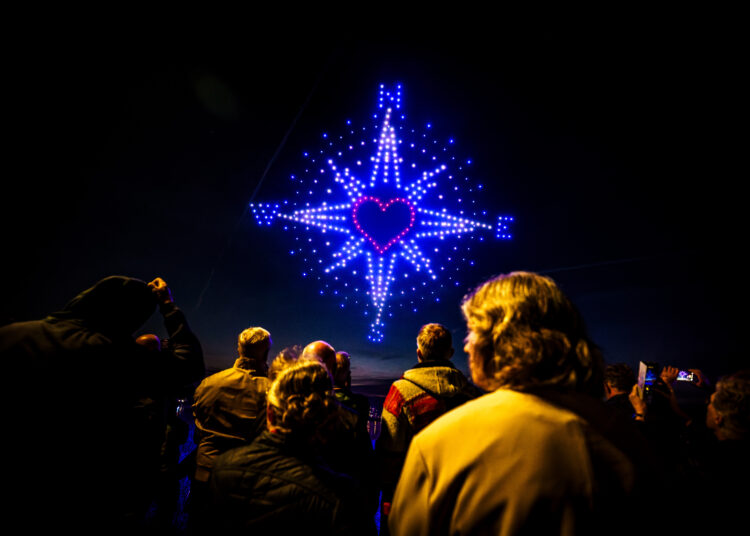[Fotoserie] Honderden bezoekers genieten van indrukwekkende droneshow tijdens Havendagen Werkendam