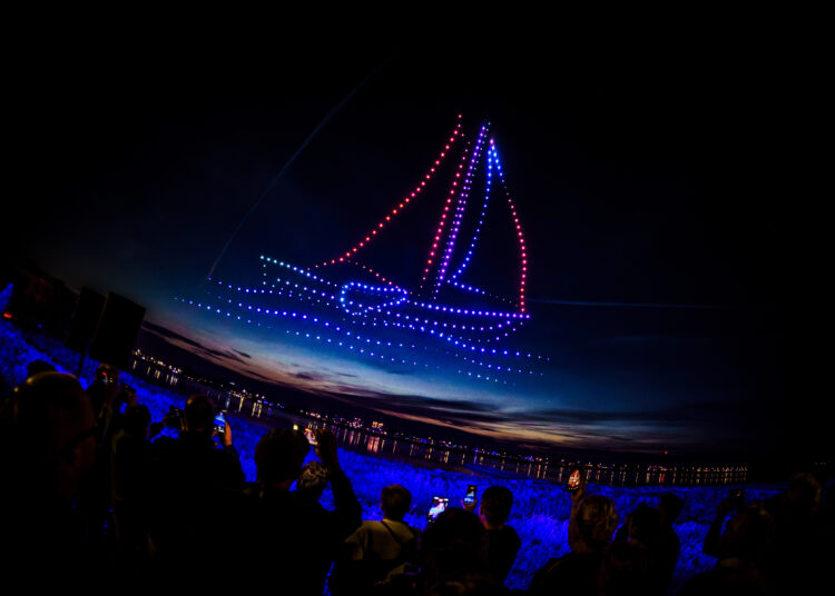[Fotoserie] Honderden bezoekers genieten van indrukwekkende droneshow tijdens Havendagen Werkendam