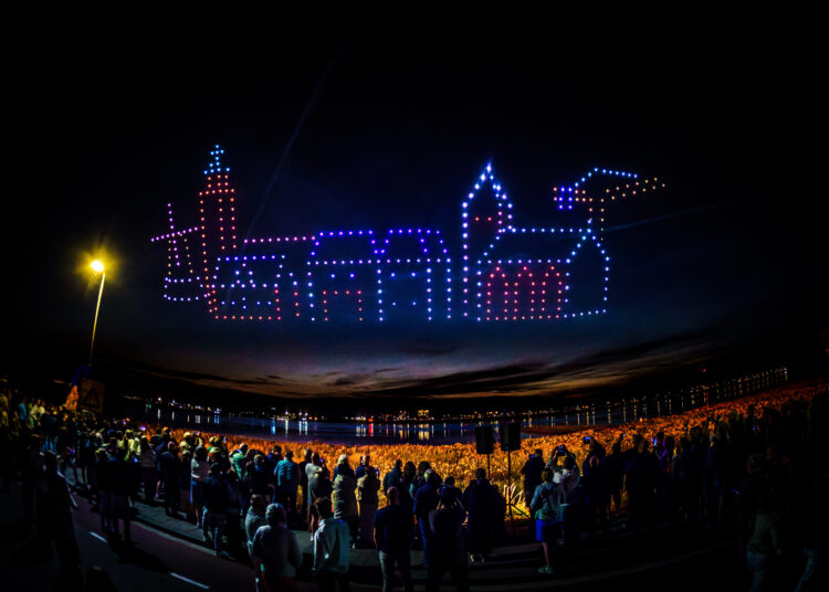 [Fotoserie] Honderden bezoekers genieten van indrukwekkende droneshow tijdens Havendagen Werkendam