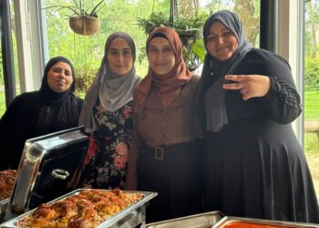 Wereldkeuken brengt inwoners en nieuwkomers samen tijdens diner in Giessen