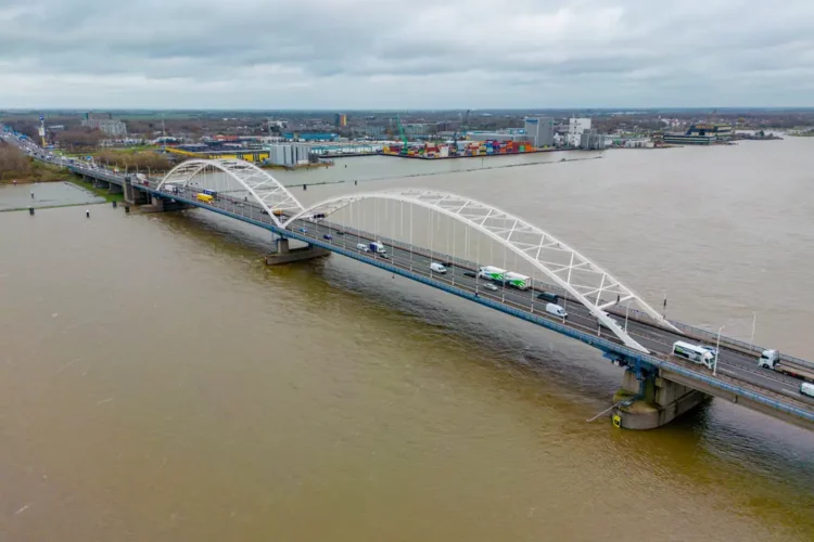FVD wil snelle oplossing en compensatie voor gedupeerde transporteurs na vrachtverbod Merwedebrug
