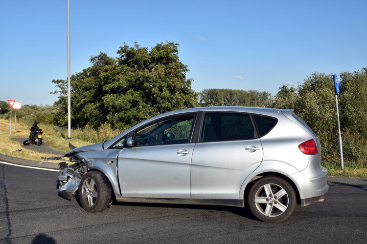 Aanrijding op kruising Van Heemstraweg-Meidijk in Zuilichem, rotonde moet oplossing bieden