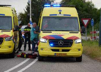 Vrouw zwaargewond bij woningbrand in Dussen, buren grijpen in