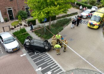 Vrouw en kind naar ziekenhuis na ongeval in Oudheusden, auto op kop