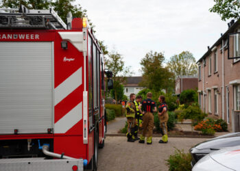 Vrouw zwaargewond bij woningbrand in Dussen, buren grijpen in