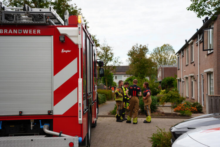 Vrouw zwaargewond bij woningbrand in Dussen, buren grijpen in