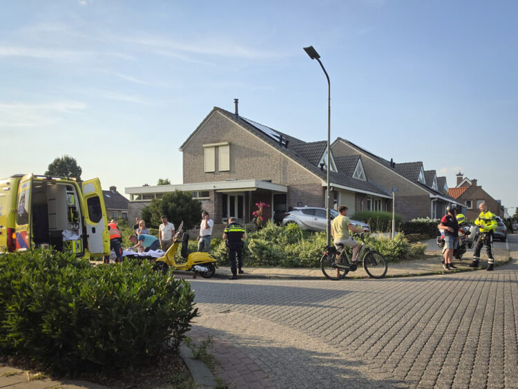 Vrouw gewond bij aanrijding met scooter in Werkendam
