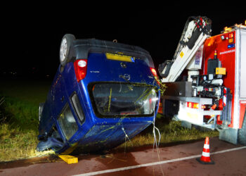 Auto te water in Bruchem, twee inzittenden ongedeerd teruggevonden