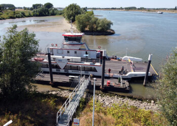 Veerdienst Brakel-Herwijnen kampt door laag water met stremmingen