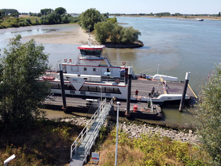 Veerdienst Brakel-Herwijnen kampt door laag water met stremmingen