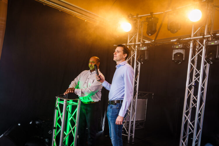 Nieuwe studio Polder Radio in Giessen feestelijk geopend