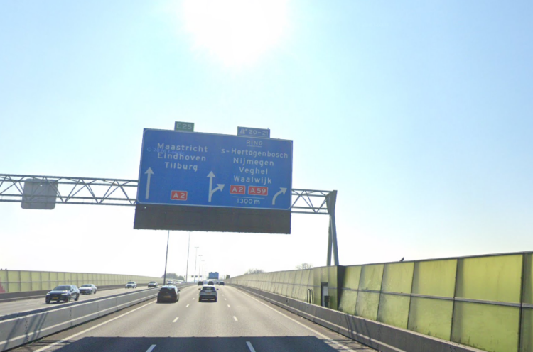 A2 bij Empel dicht in nacht van 31 augustus door verroest verkeersportaal