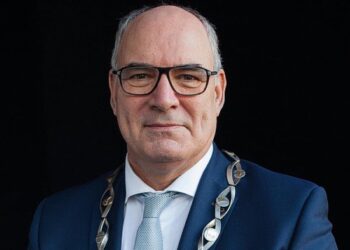 Oud-burgemeester Maasdriel Henny van Kooten voorgedragen als wethouder Noord-Beveland
