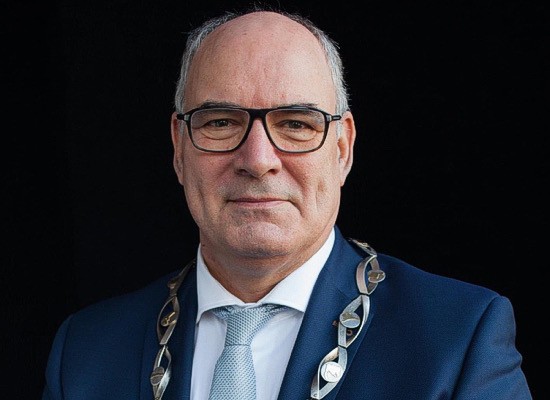 Oud-burgemeester Maasdriel Henny van Kooten voorgedragen als wethouder Noord-Beveland