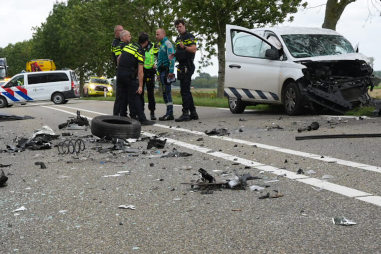 Drie gewonden bij frontale aanrijding op N267 bij Andel