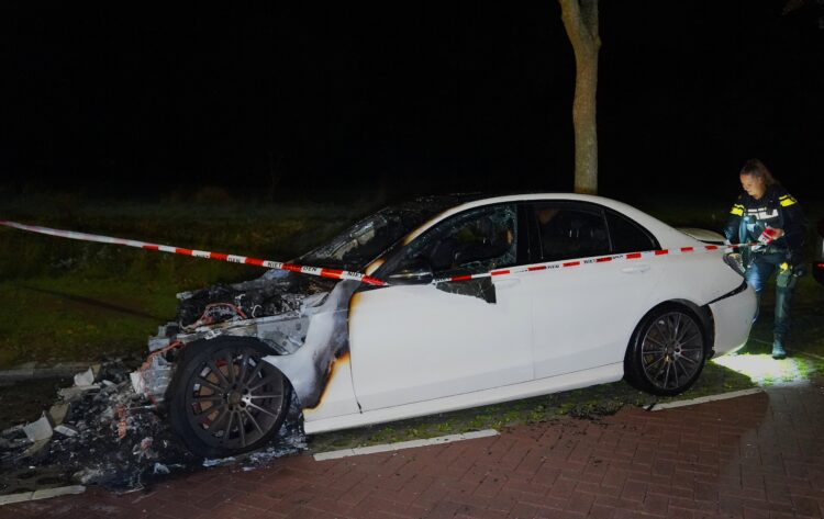 Wederom auto uitgebrand in Zaltbommel, brandstichting niet uitgesloten