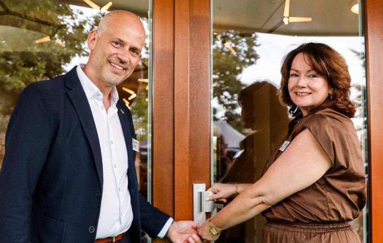 Altena officieel geopend, belangstellenden konden meekijken tijdens open huis