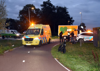 Fietser gewond bij aanrijding met auto op snelfietspad in Hedel