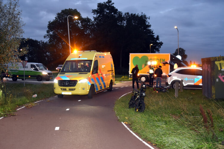 Fietser gewond bij aanrijding met auto op snelfietspad in Hedel